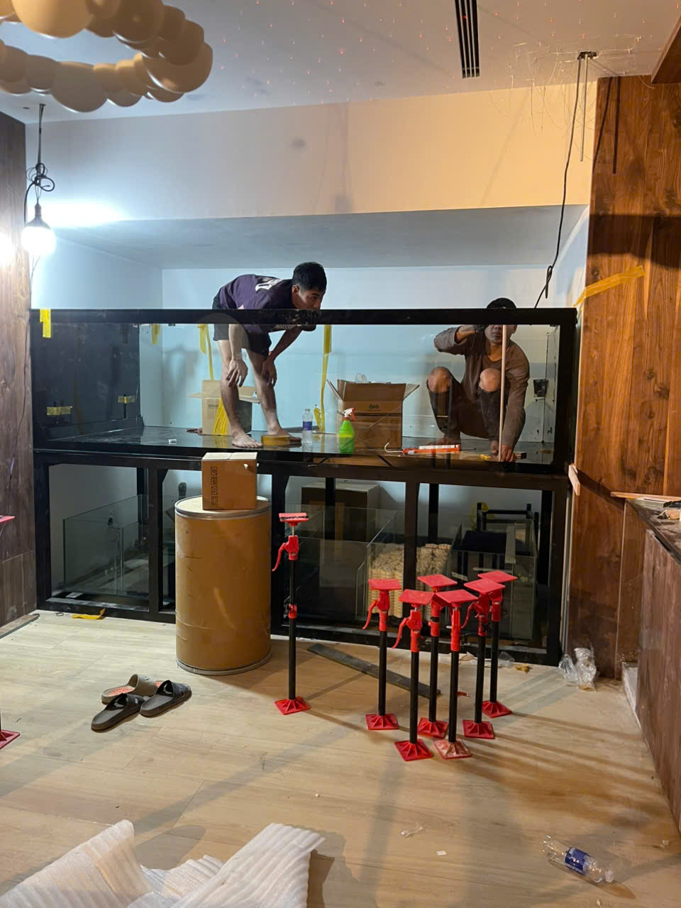 Thi công bể cá kính dày nhất